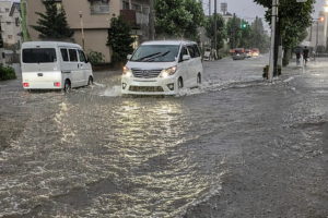 マンションオーナー必見！台風の季節に見直したい修繕・空室リスク